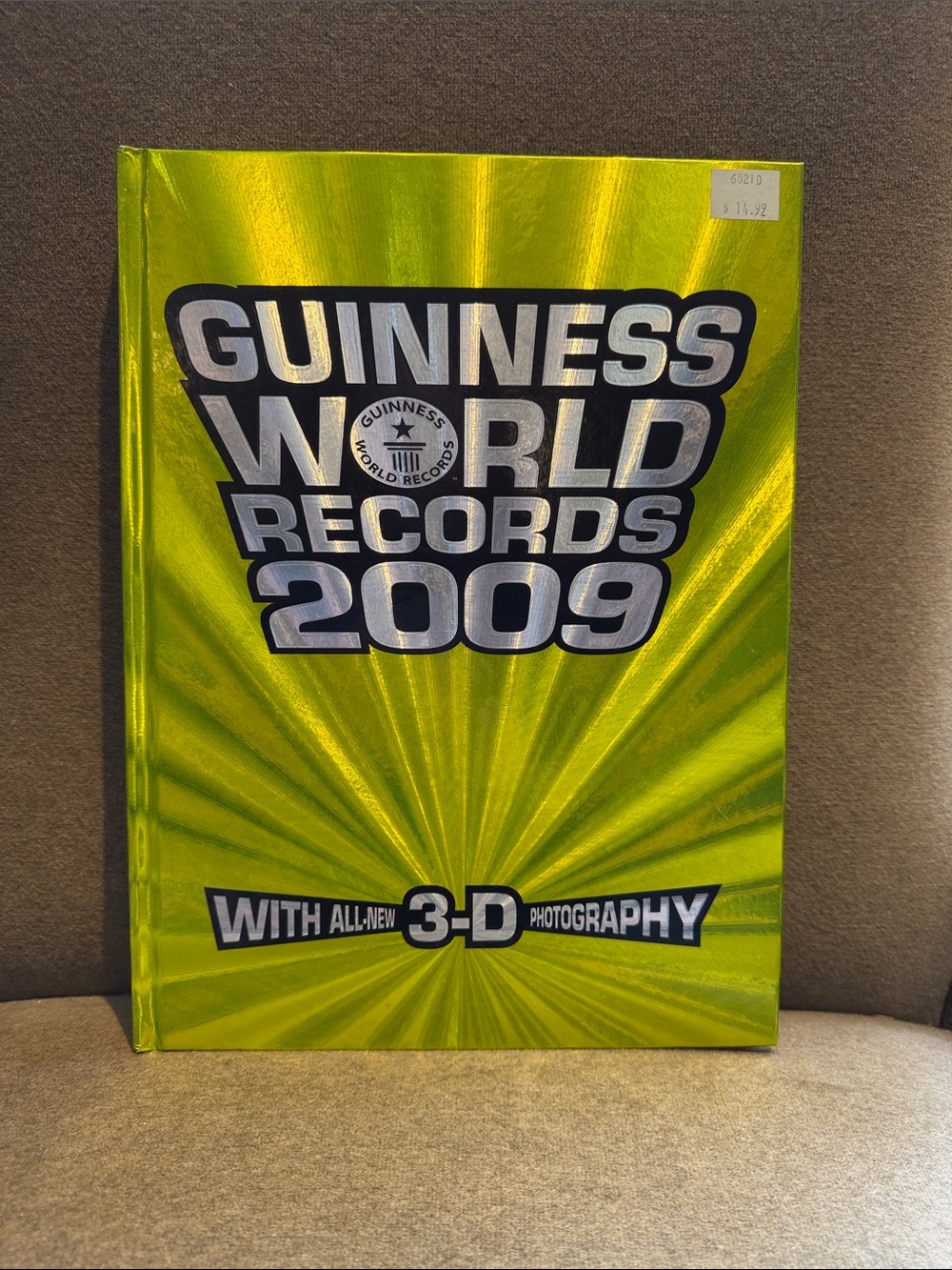 Guinness World Records 2009 – in excellent condition with 3D glasses